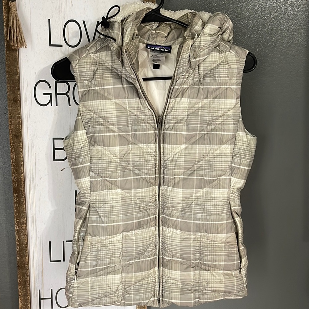 Patagonia womens XS puffer vest. 75% goose down.
